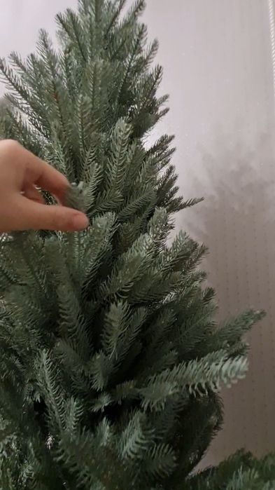 Продам ёлку литую 1,5 м как живая и люльку переноску YOYO