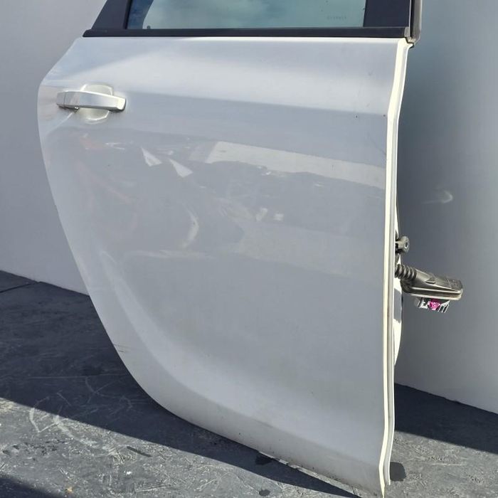 Portiera usa dreapta spate defect minor Opel Astra J Facelift