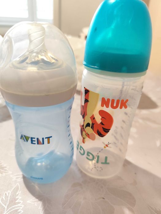 Шишета и неразливащи се чаши