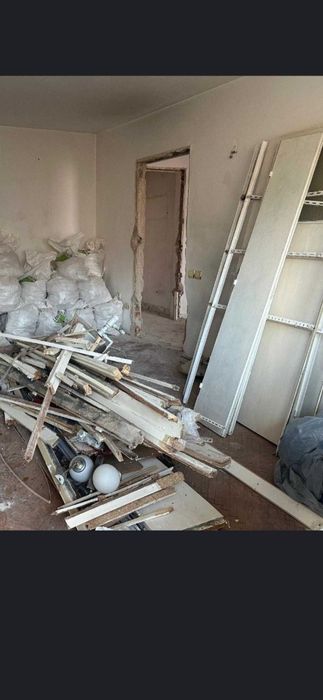 Debarasez moloz ,mobila București