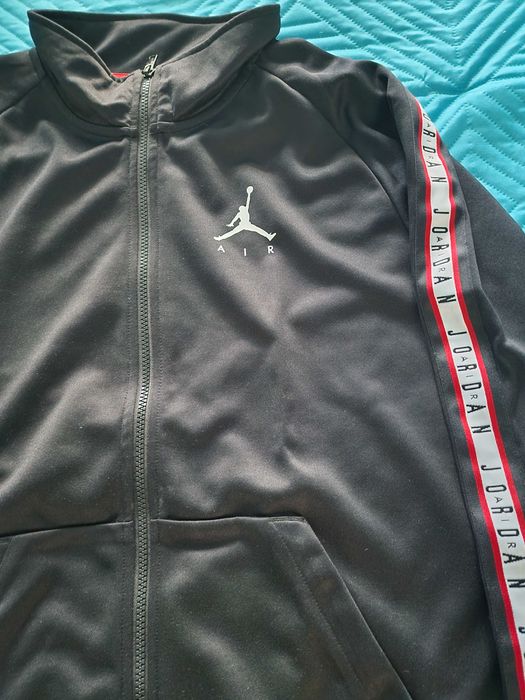 Продавам 3 броя суичъри