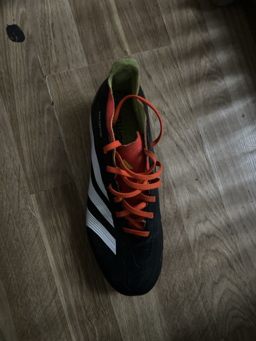 Vand ghete de fotbal adidas
