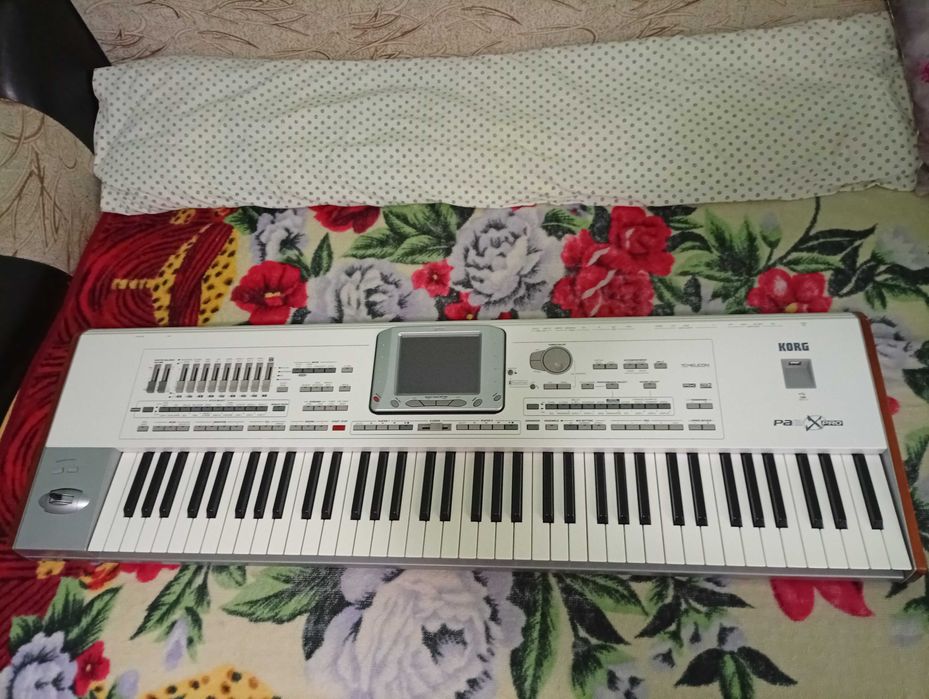 Vând Korg PA2x Pro