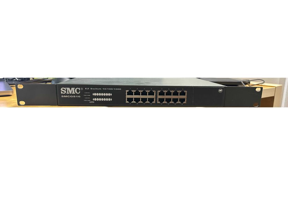 Switch Gigabit 16 Porturi SMC EZ Switch SMCGS16
