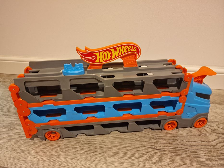 Hot wheels camion Mega transport 2 in 1