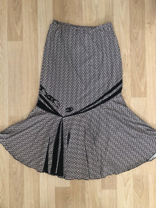 Set fuste- 2 buc. Mărime 50-pret 60 lei