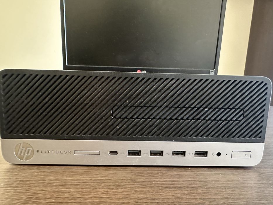 Запазен компютър Hp 3AD02AV към него има и монитор hp