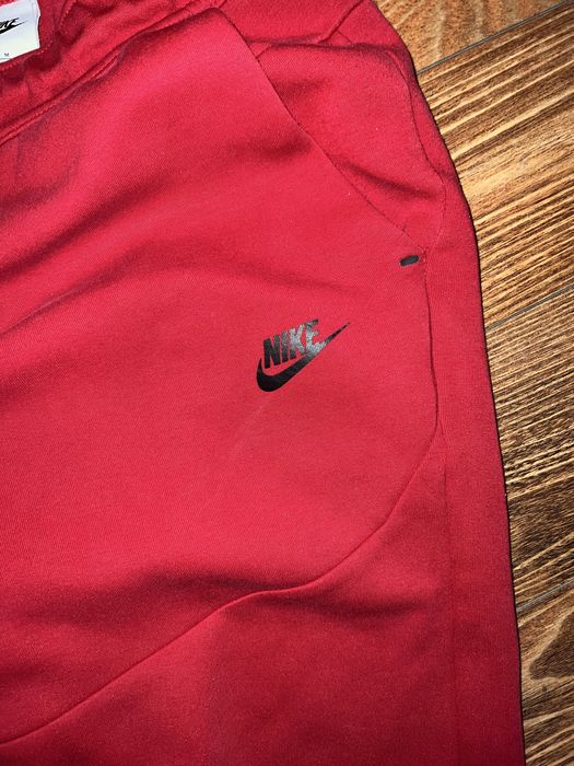 Vand Nike Tech Fleece Roșu