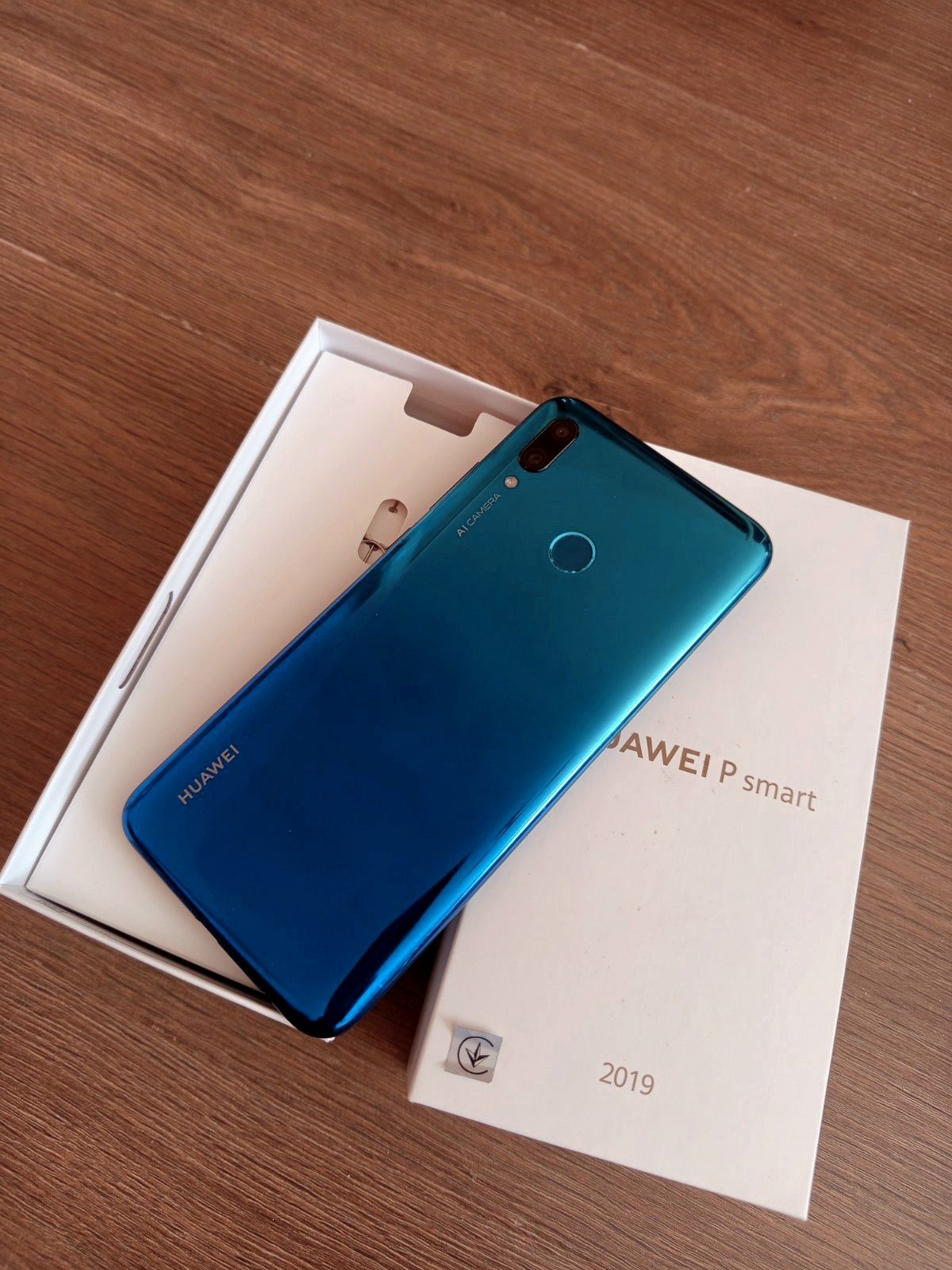 Телефон Huawei P smart 2019