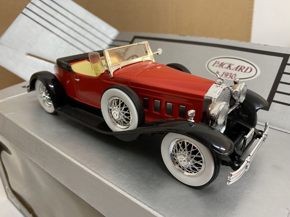 MIRA CLASSIC CAR PACKARD 1930 machetă auto retro scara 1:24 roșu