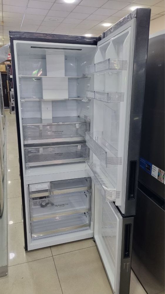 LG холодильник  GC-F569PBAM