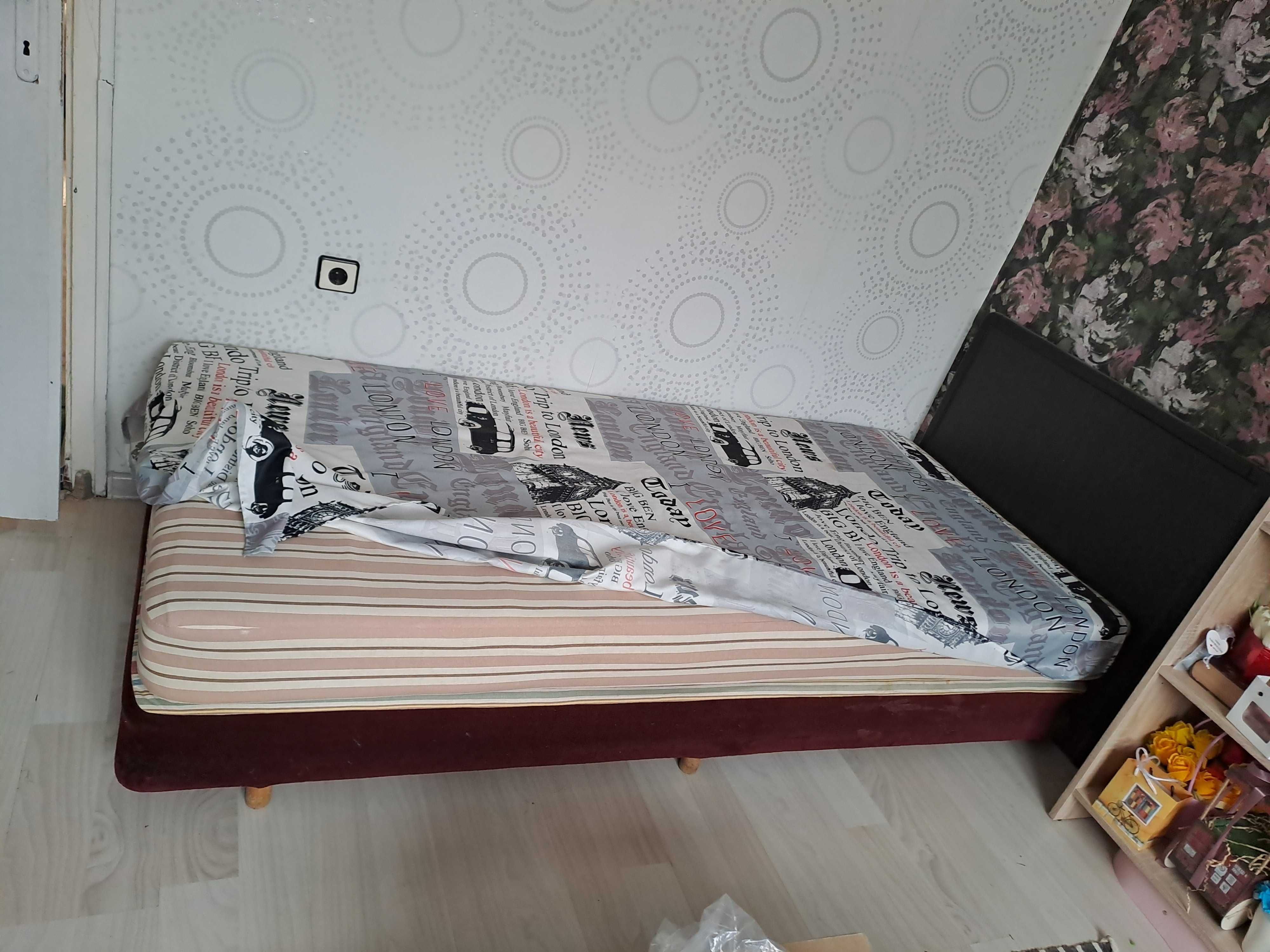 Продавам канапе клик клак и легло.