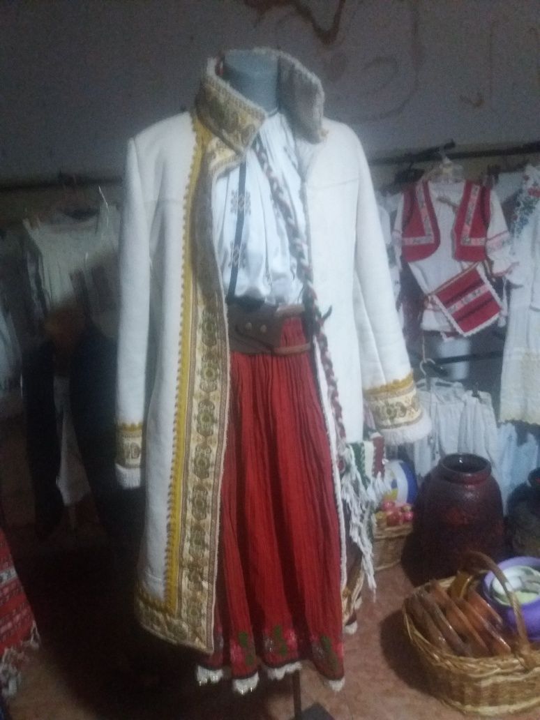 Cojoc ,haina tradiționala ,costum popular