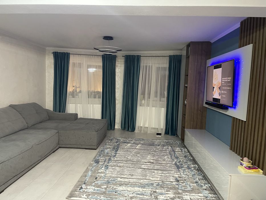 Apartament de vanzare ( la curte)