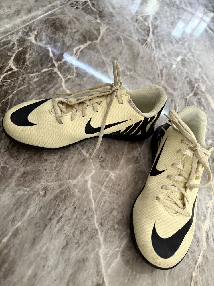Детски маратонки Nike за футбол