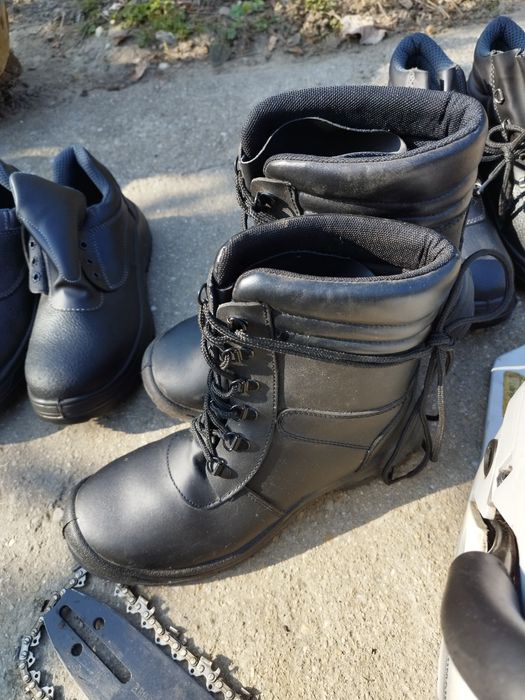 Vând bocanci de piele noi