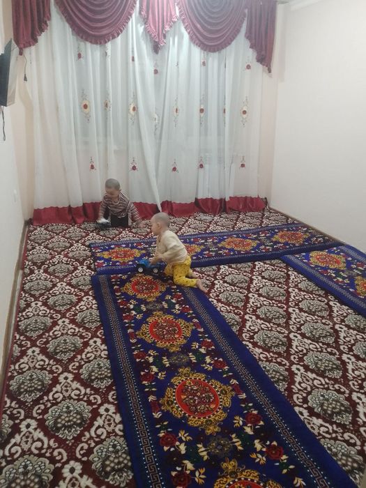 продаётся 1 комнатная квартира город чирчик 3 мик 6 дом 2 этаж