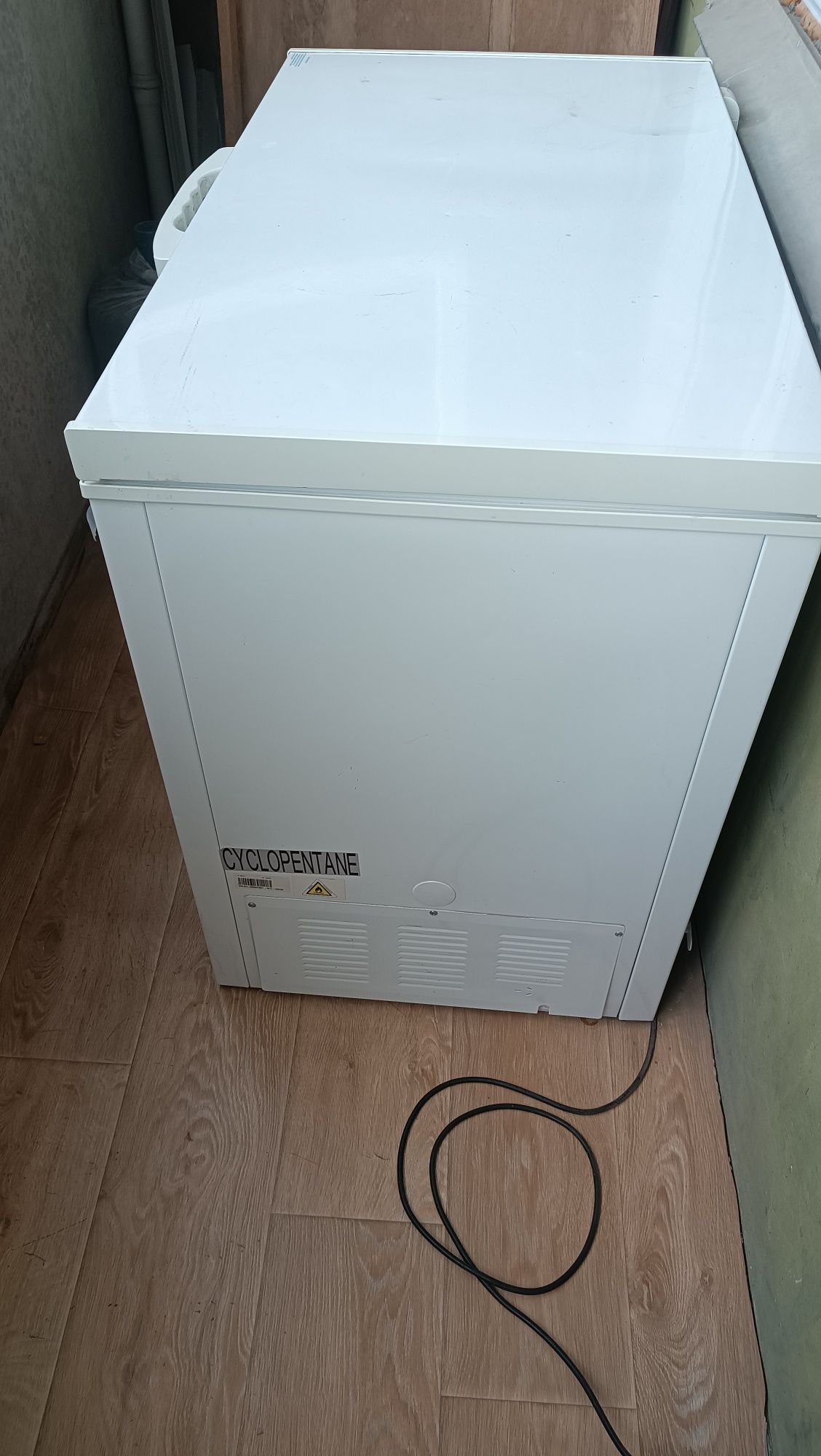 Морозильник Midea.