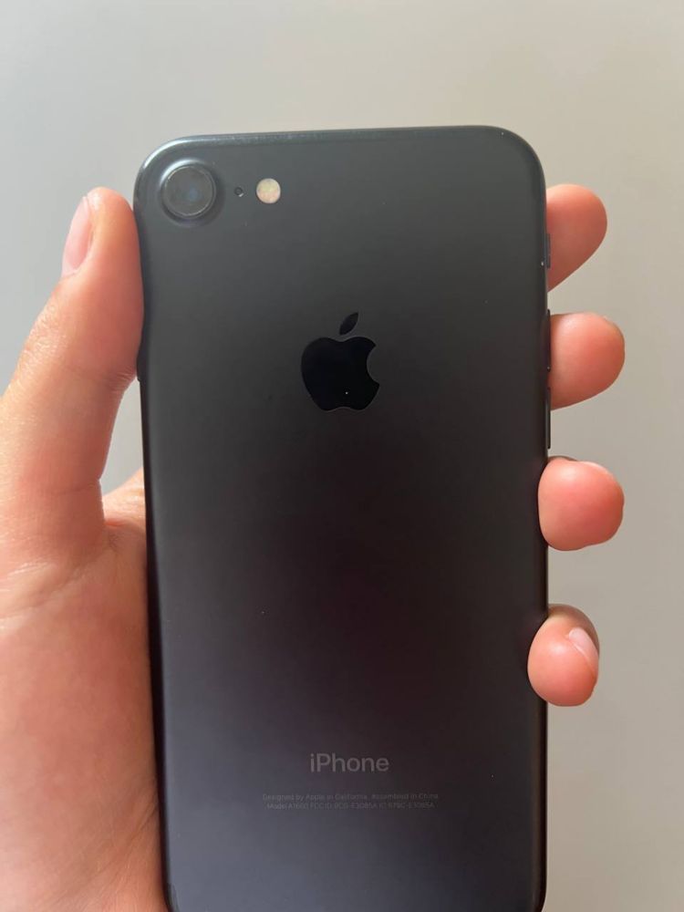 iPhone 7 black.    .