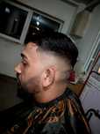Buna ziua tund la domiciliu contur barba model normal ce trebuie.