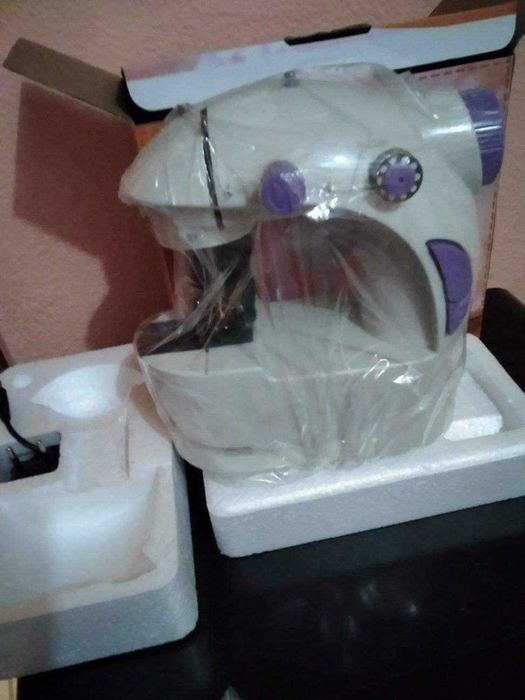 Многофункционална шевна машина с 5 програми.