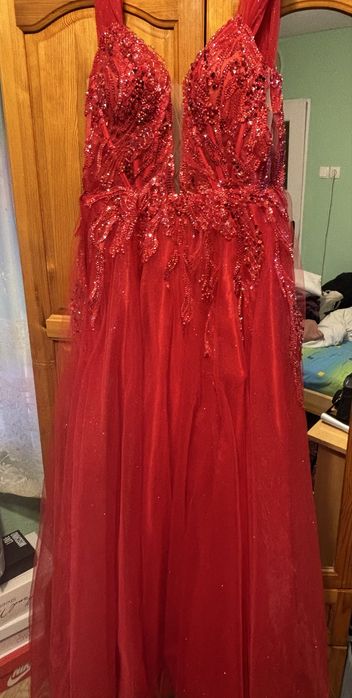 Бална рокля на достъпна цена , в два цвята , и два размера!