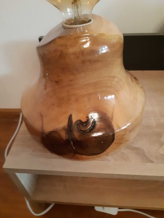 Veioza din lemn de nuc