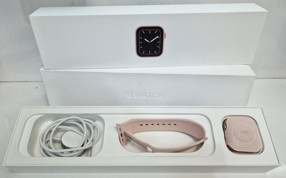 Apple Watch 5 40mm Pink Gold Използван