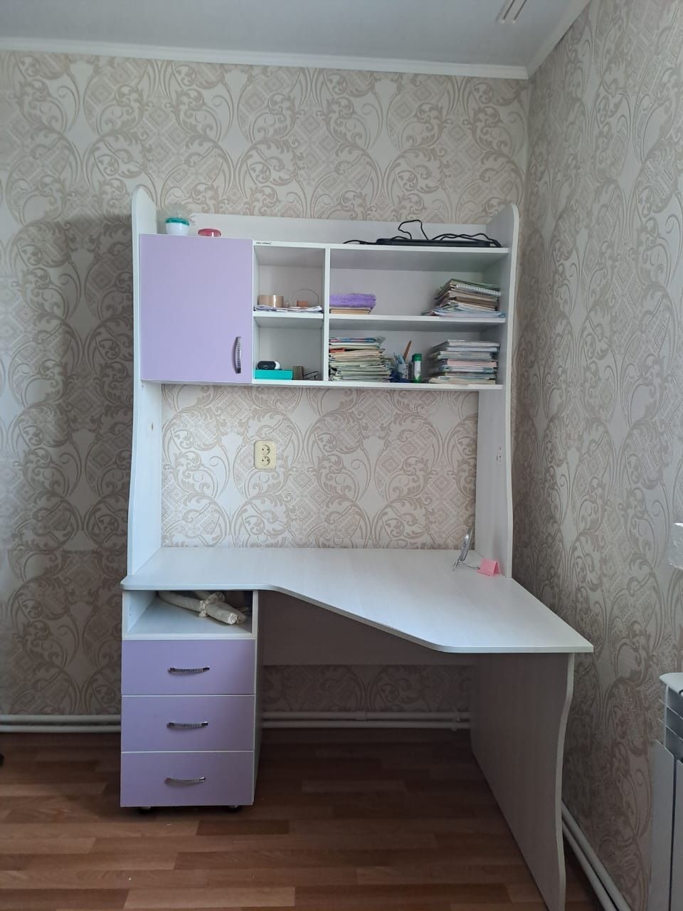 Продаётся письменный стол