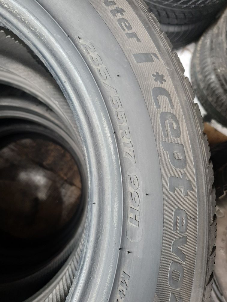 Set 4 Anvelope Hankook 235 55 R17 M/S  impecabile.