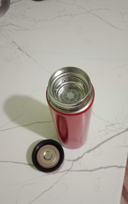 Термос новый продам.