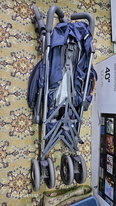 Cărucior Chicco Liteway 3 cu accesorii si protectie ploaie. 
Chicco Ro