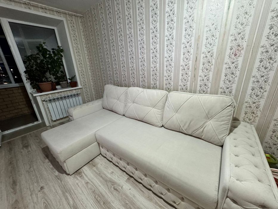 Продам диван Б/У, современный, раскладной.