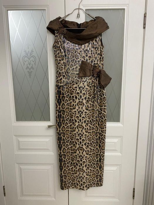 Продам платье тигровое. 48-50 размер
