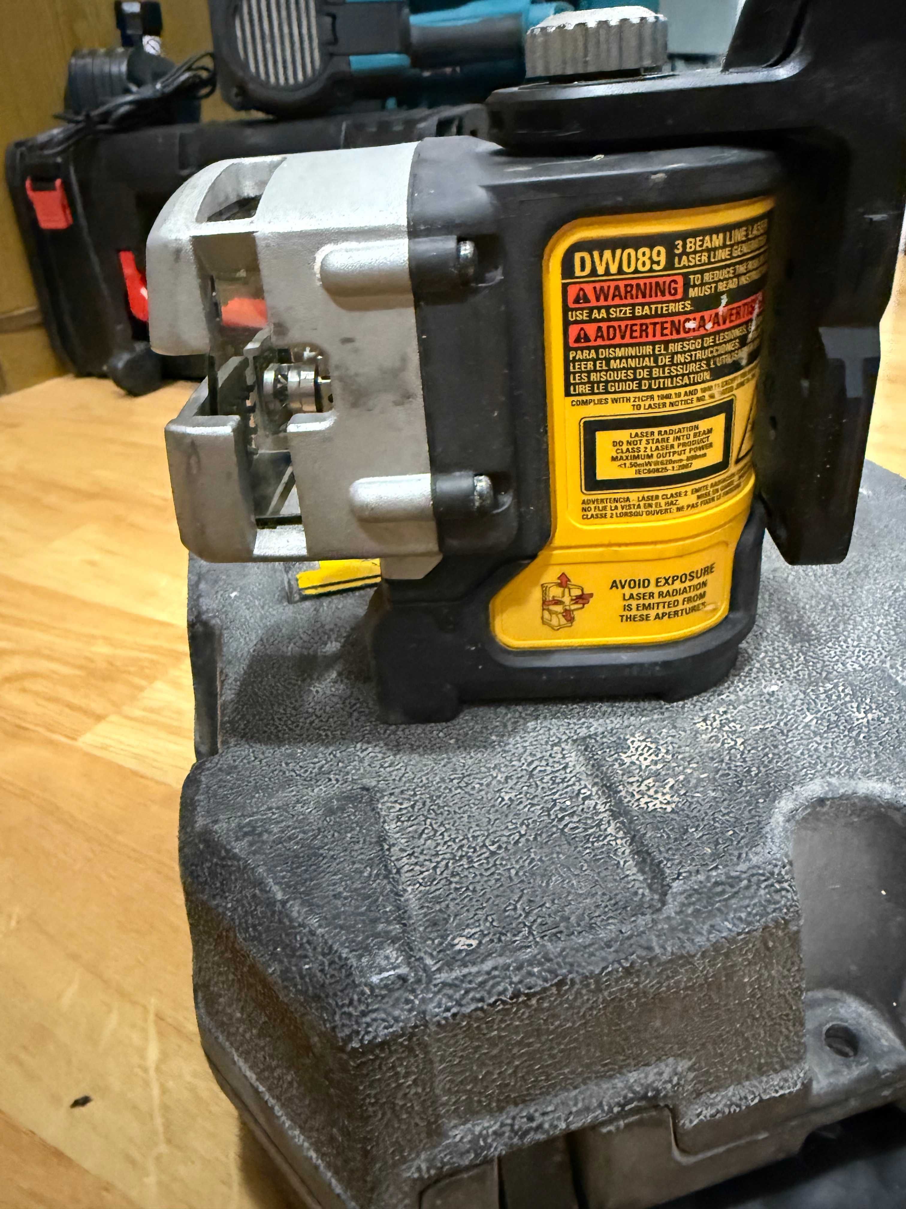 Лазерен Нивелир Dewalt DW089
