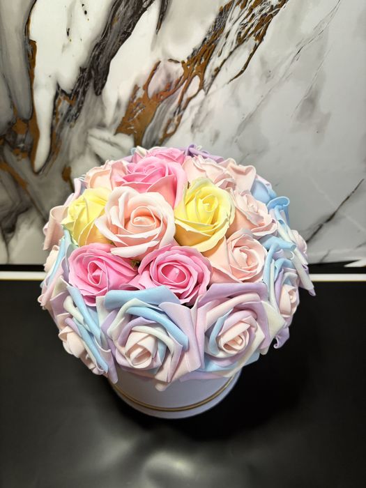 Vand aranjament floral din trandafiri de sapun