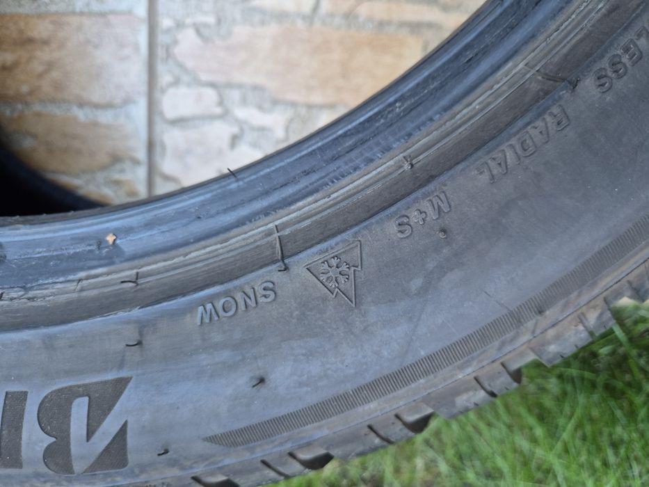 Vând cauciucuri 255/45/19 M+S 2 buc //Brigestone// dot 2023