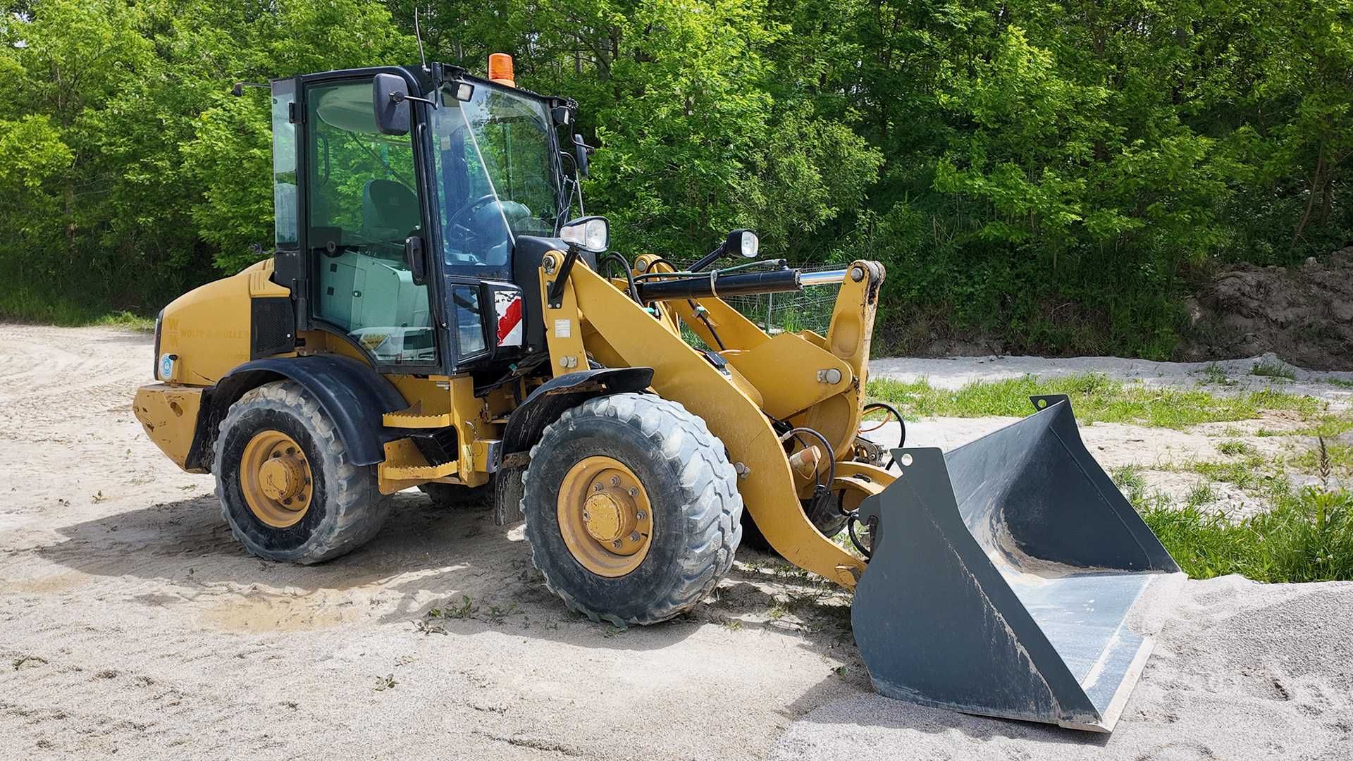 Caterpillar 907H2 - Incarcator frontal pe cauciucuri