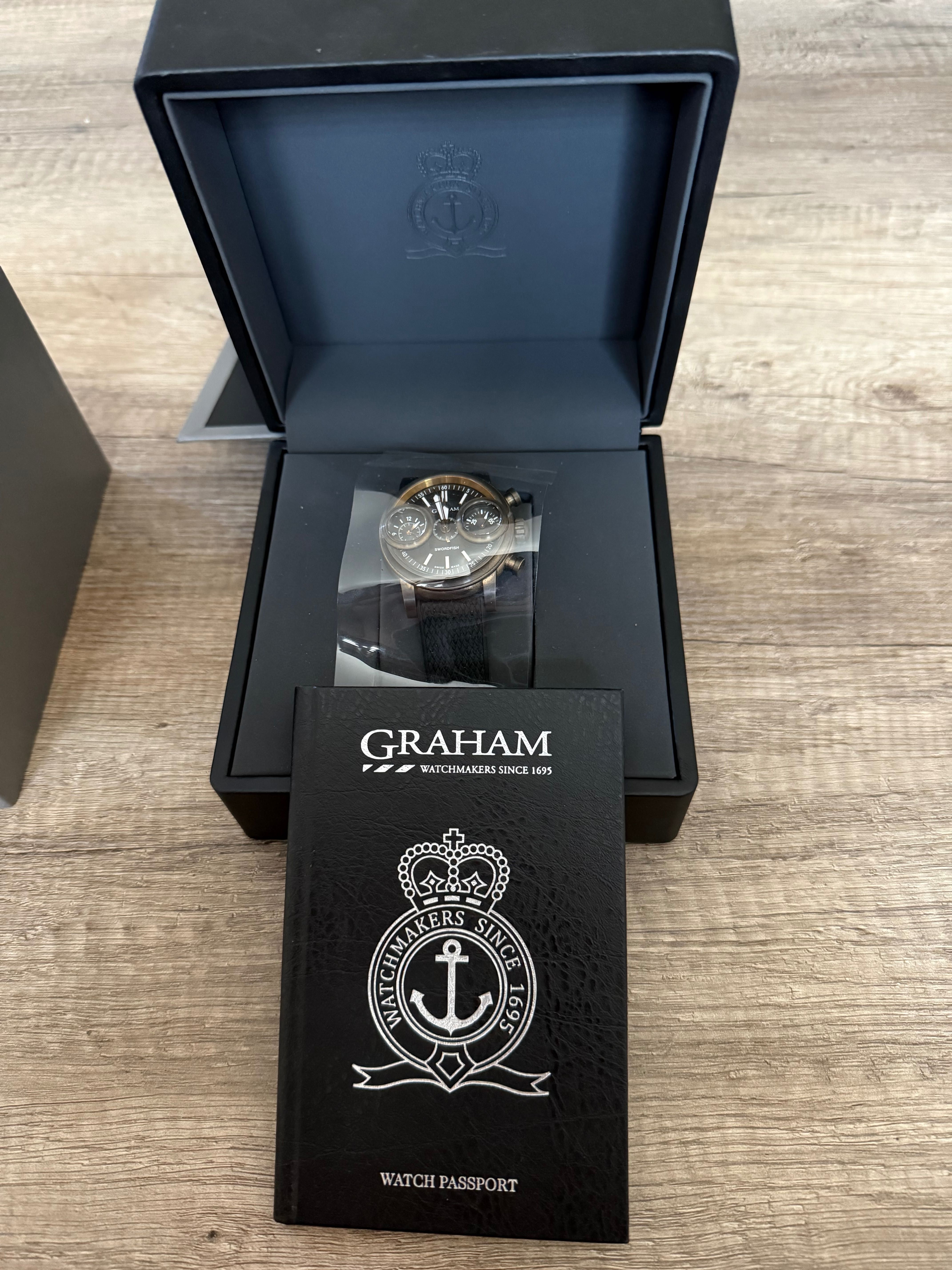 Продавам часовник Graham