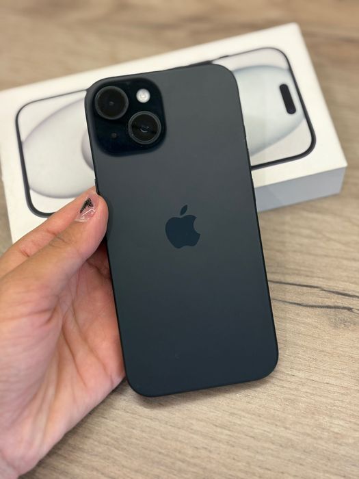 Телефон IPhone 15