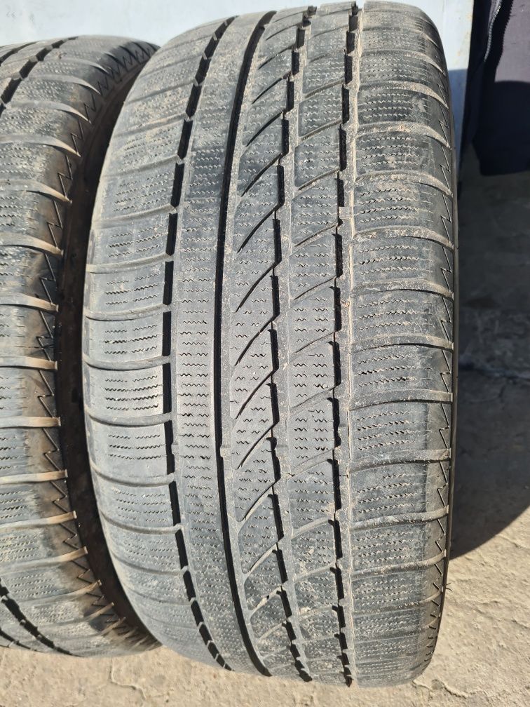 4 бр. зимни гуми 235/55/17 Hankook 5-6 mm DOT 3208