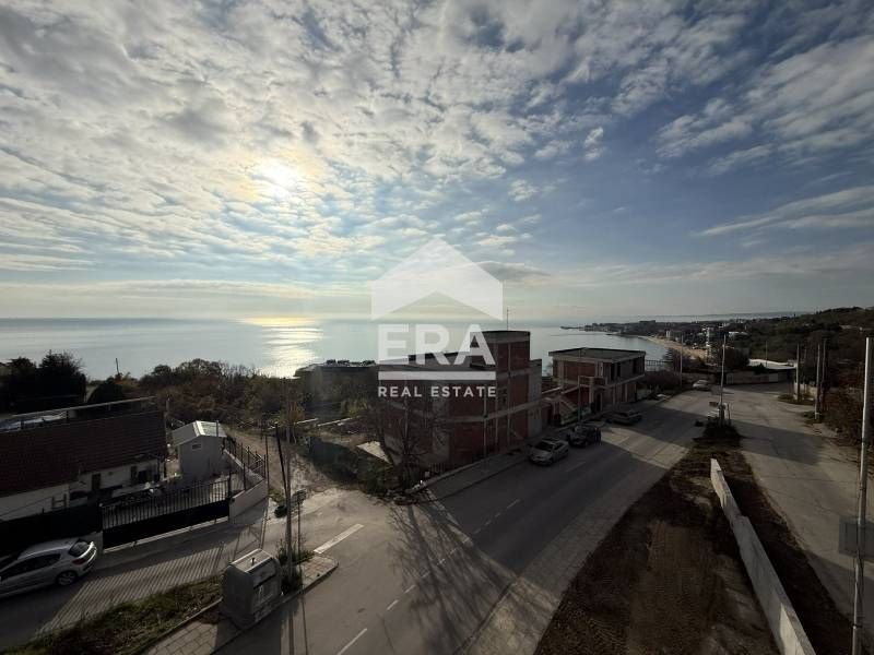 Тристаен, преустроен в двустаен апартамент за продажба, с нескриваема