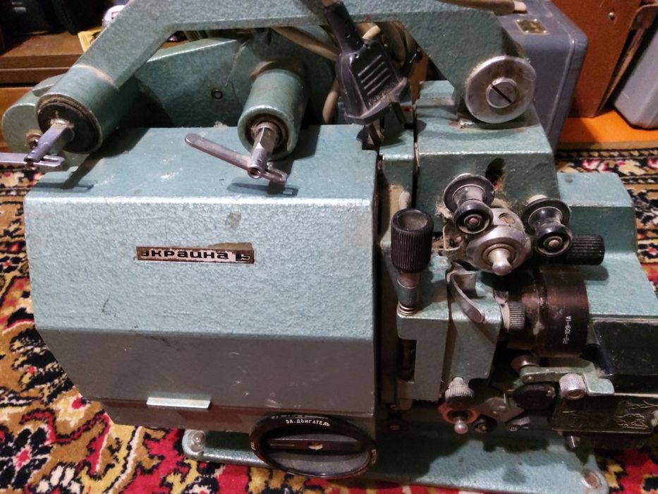 Кинопроектор "Украина-5".