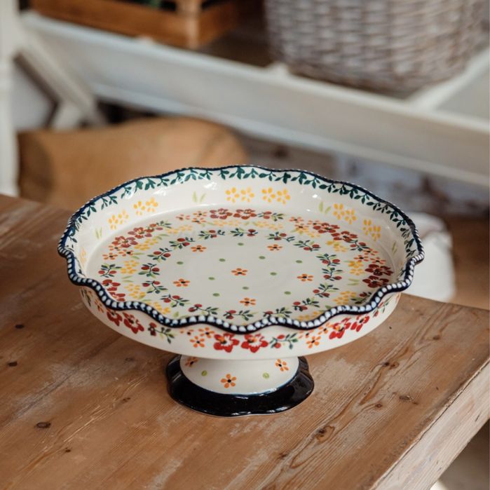 Очаровательная тортовница в цветочном стиле