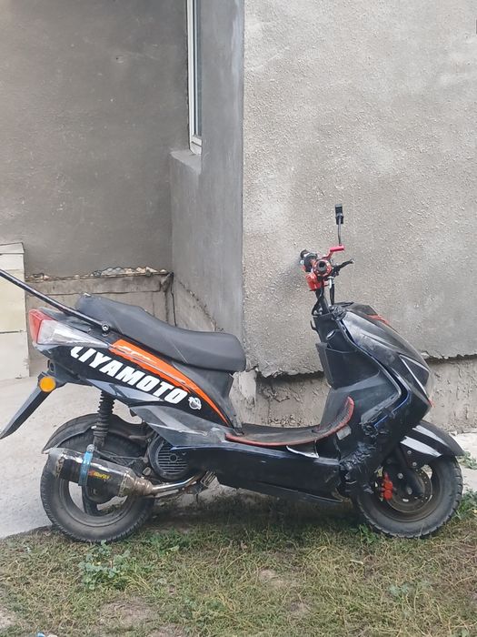 Мопед срочно продам м8