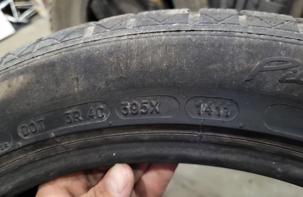 2 Зимни гуми Michelin 235/45/17-60 лева