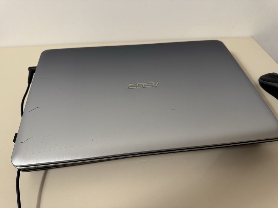 Vand laptop ASUS X540L