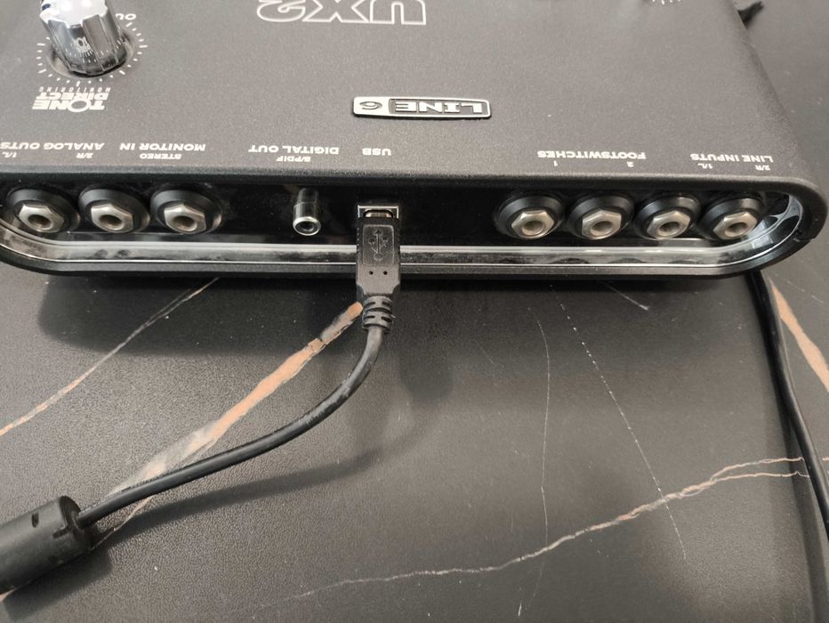 Аудио интерфейс LIne 6 UX2 специализиран за китари и вокали