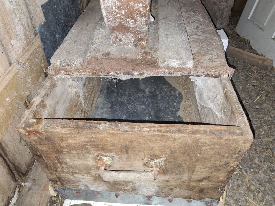 Vând moară cu ciocanele 380v