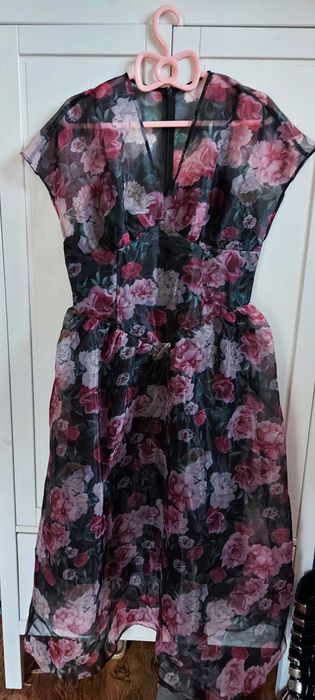 Rochie midi cu motive florale, nouă cu etichetă.